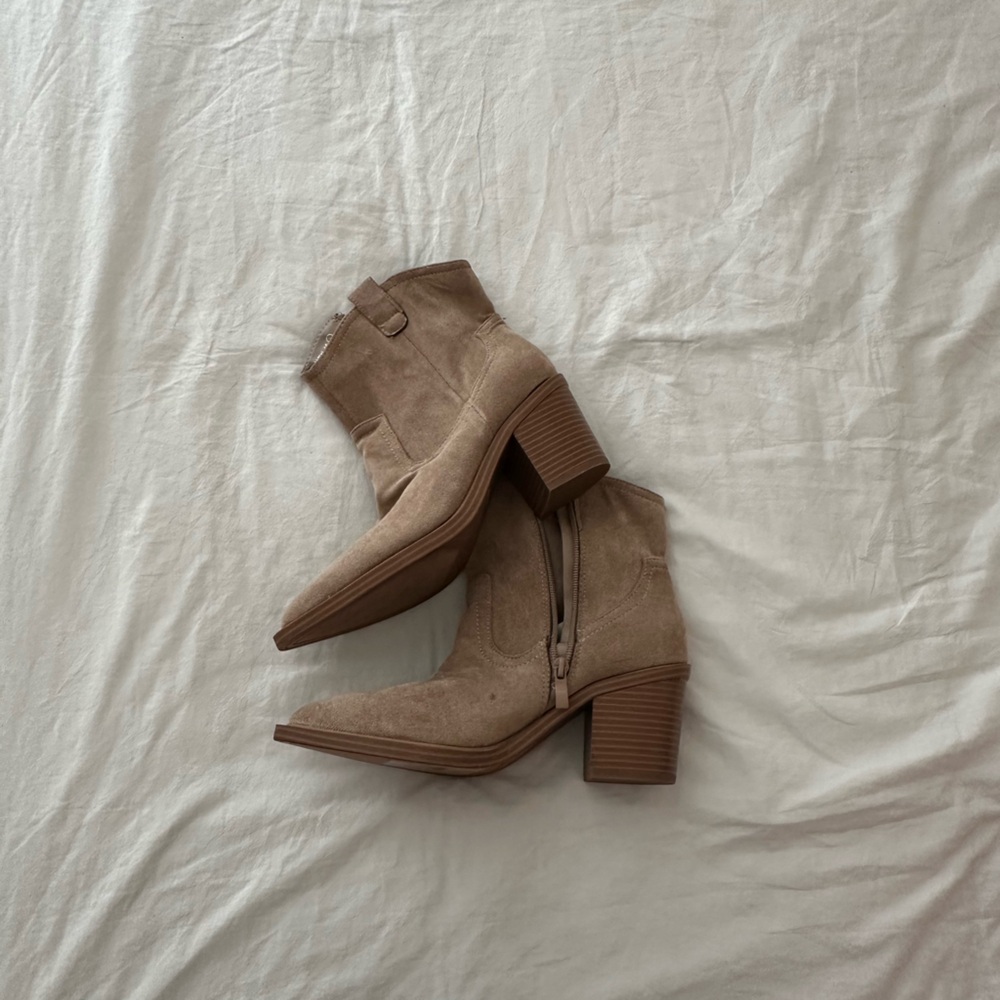 Ankle Cowgirl boots with heels